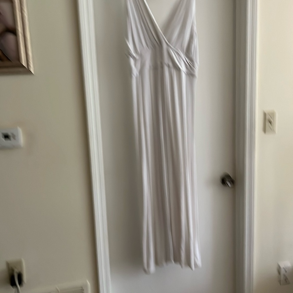 Iman XL short new white maxi gathering under bustling